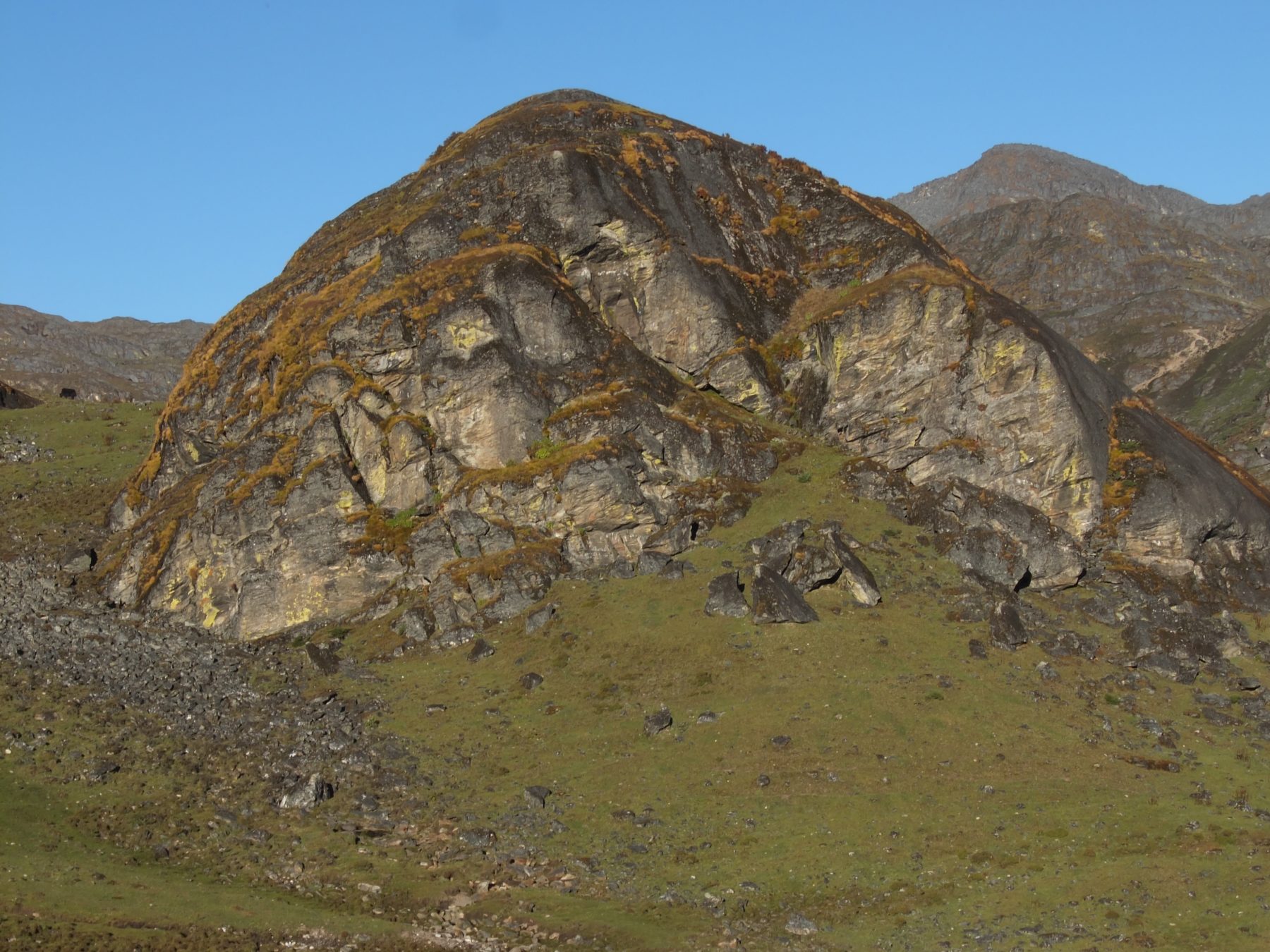Bhutan Dagala Trek - Rock formation Rorshach Test: what do you see? Bhutan Dagala Trek - Rock formation Rorshach Test: what do you see?